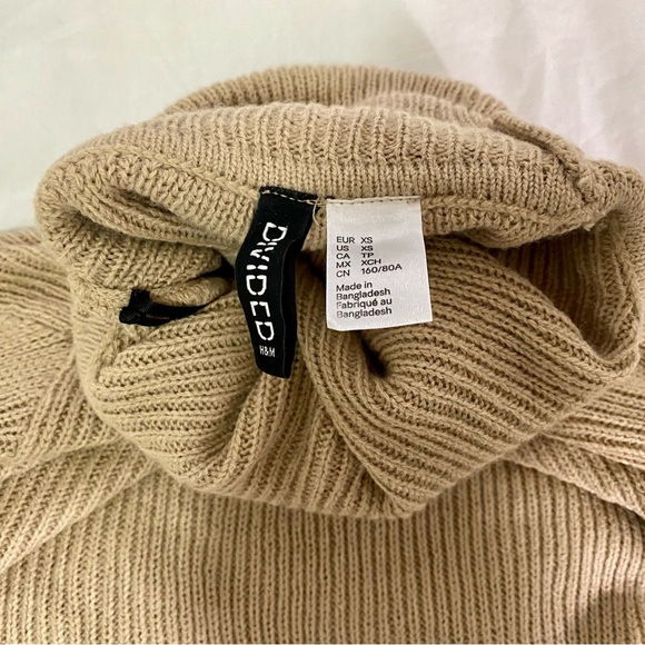 H&M Cropped Turtle Neck Sweater Beige - Picture 3 of 5